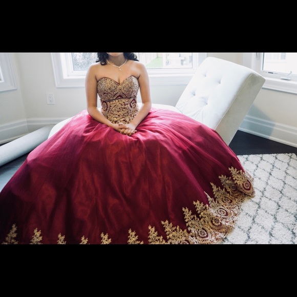 Beautiful Ball gown - Picture 4 of 9